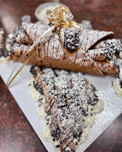 XXL Cannoli with mini cannolis
