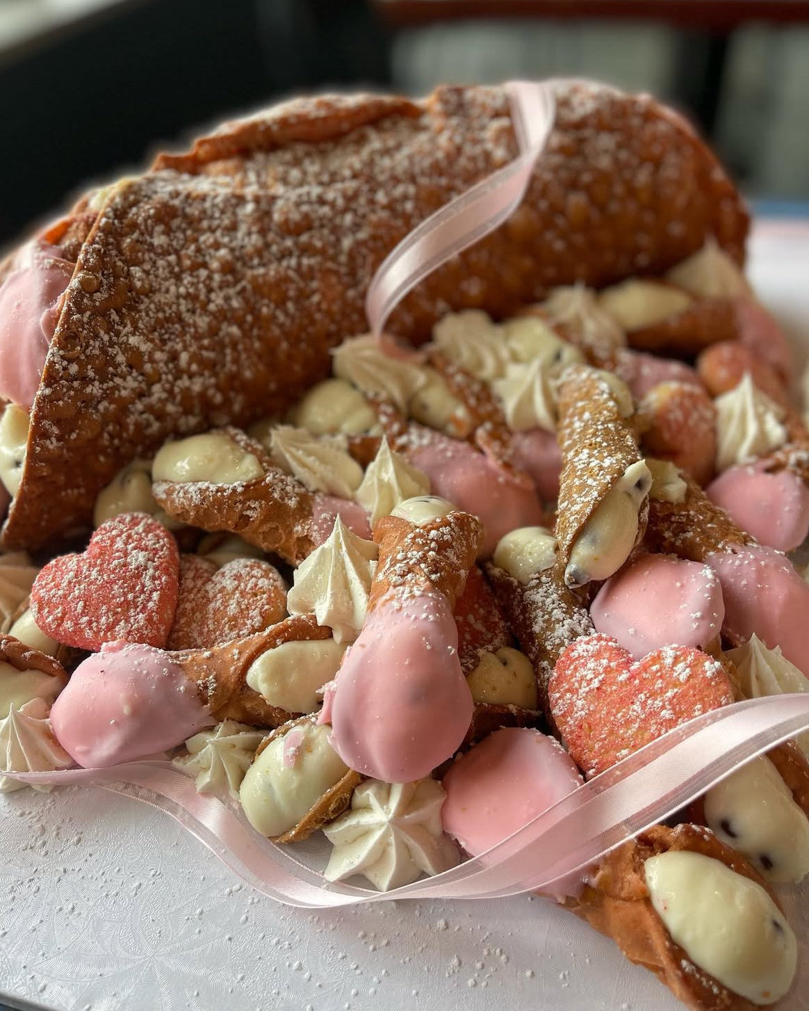 XXL Cannoli with mini cannolis