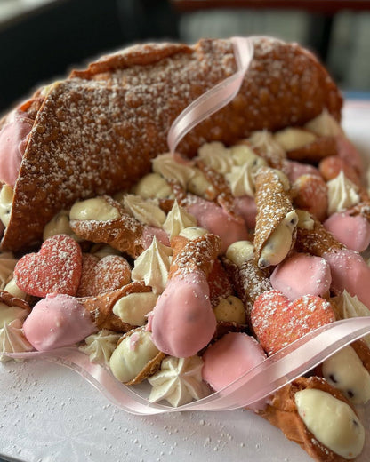 XXL Cannoli with mini cannolis